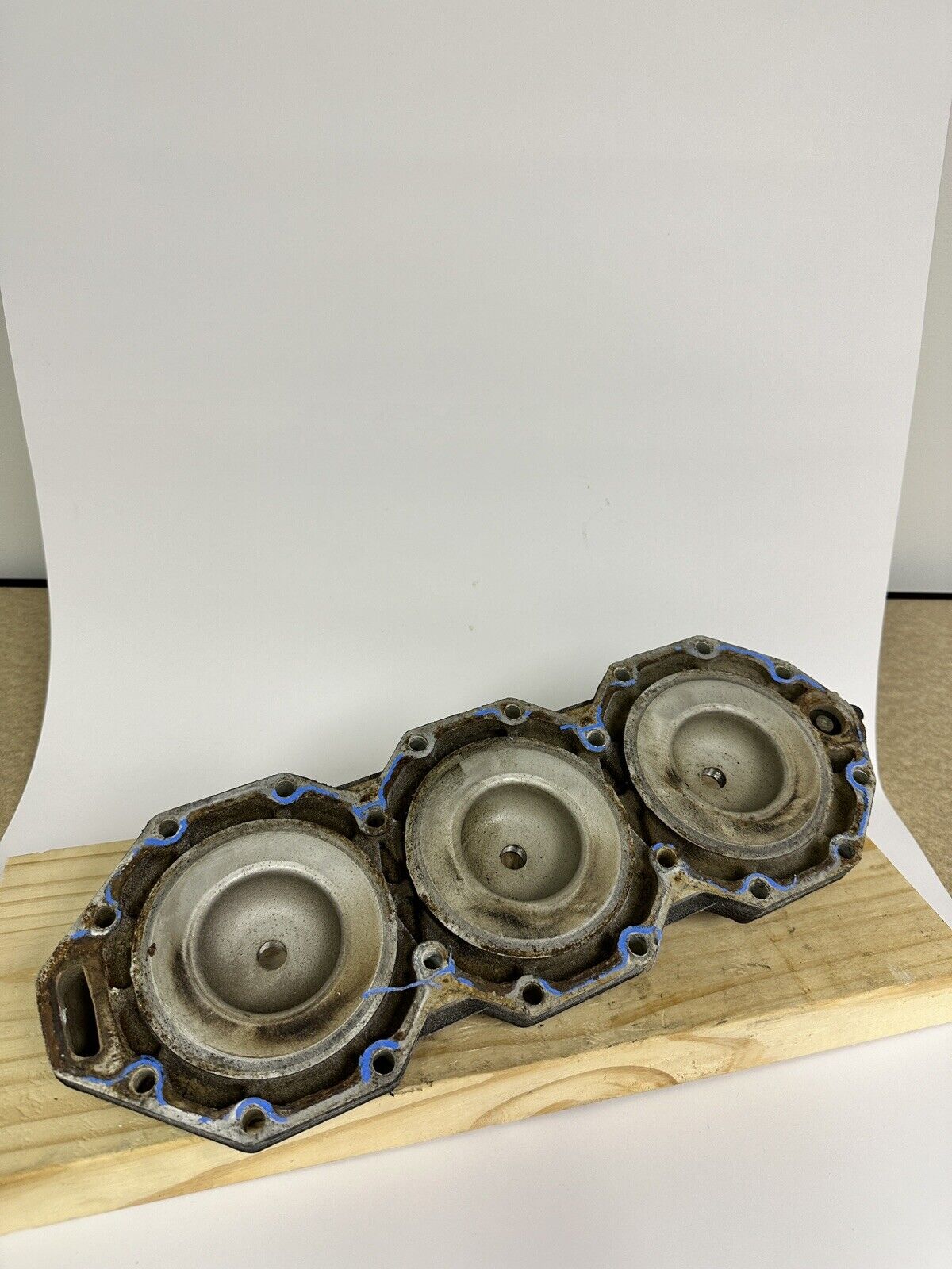 Johnson Evinrude 225 Cylinder Head