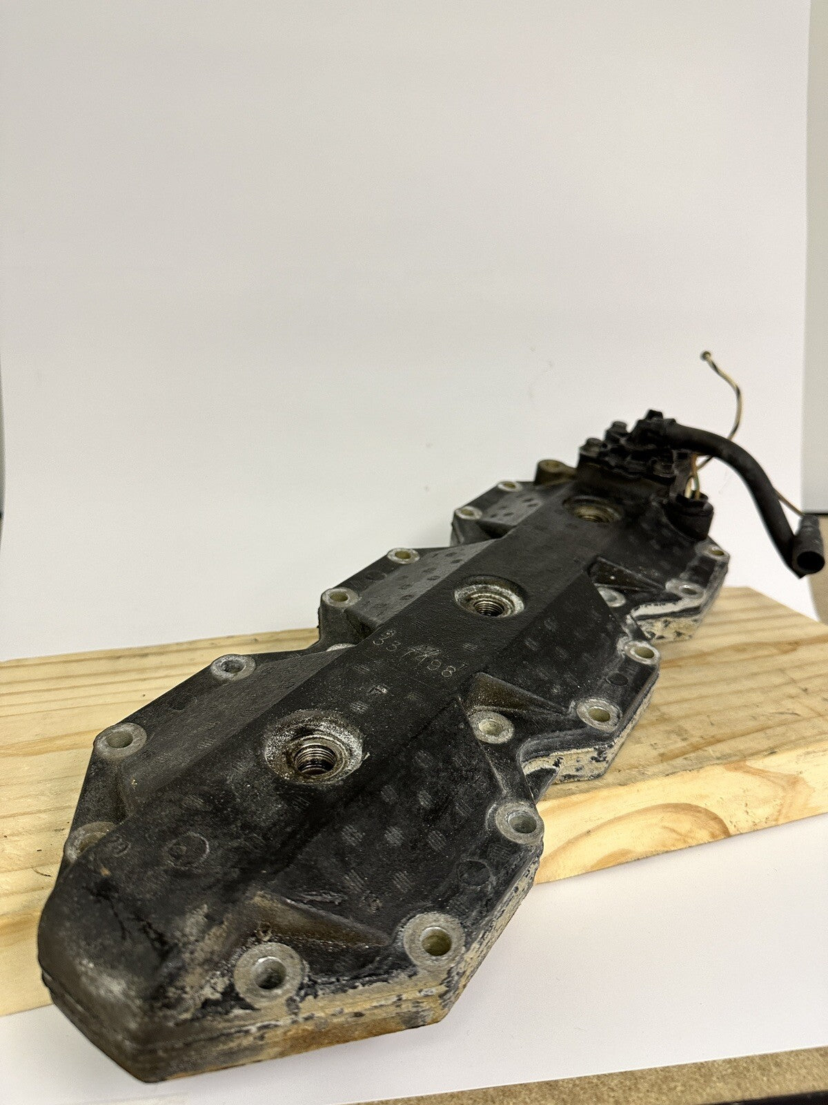 Johnson Evinrude 225 Cylinder Head