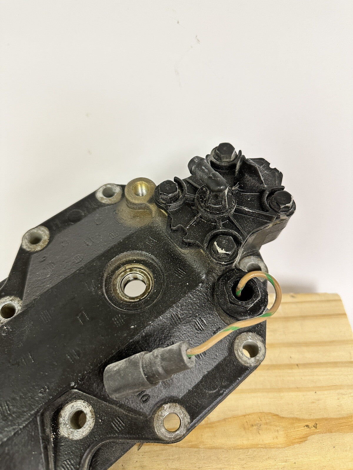 Johnson Evinrude 225 Cylinder Head