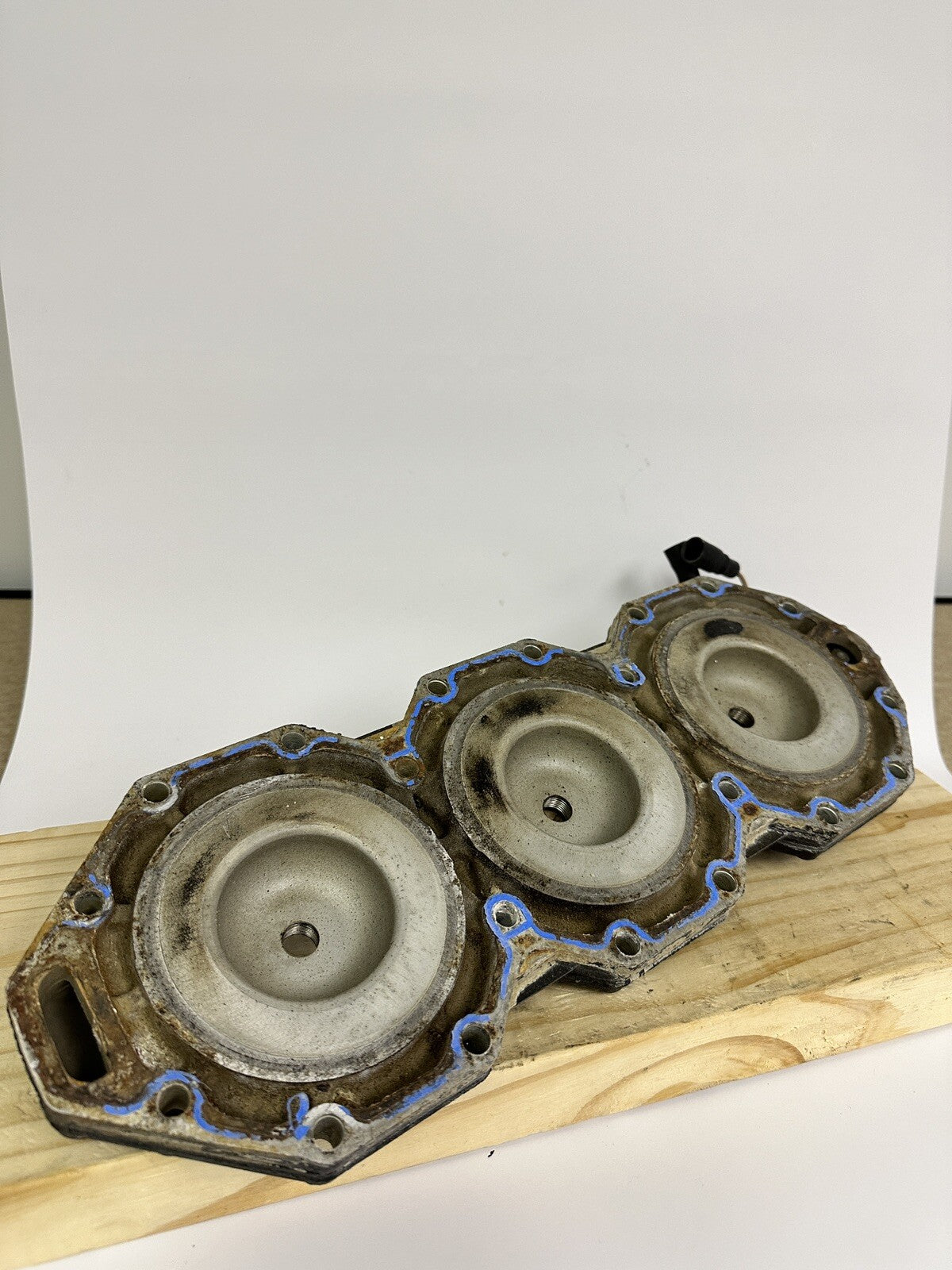 Johnson Evinrude 225 Cylinder Head