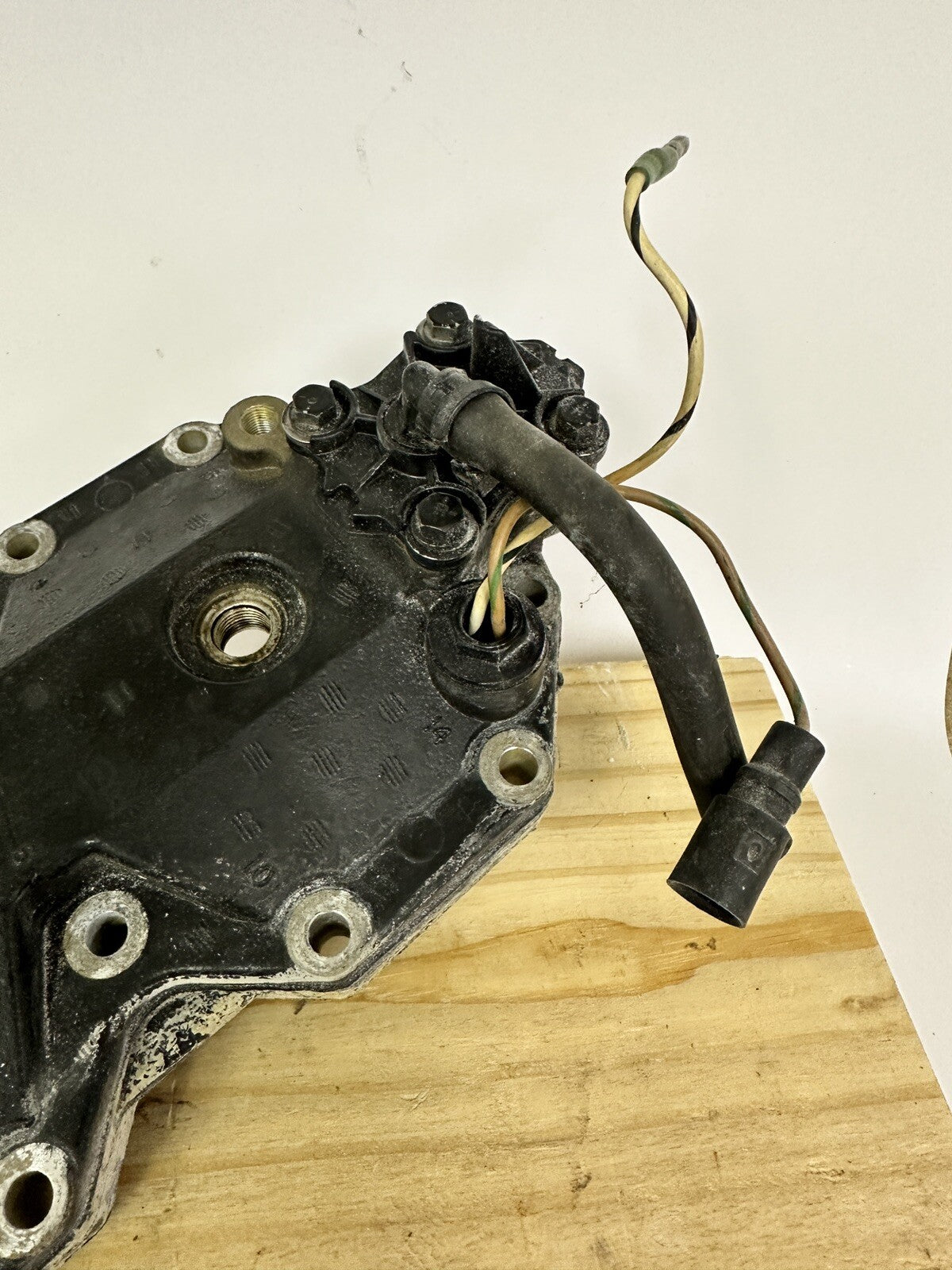 Johnson Evinrude 225 Cylinder Head