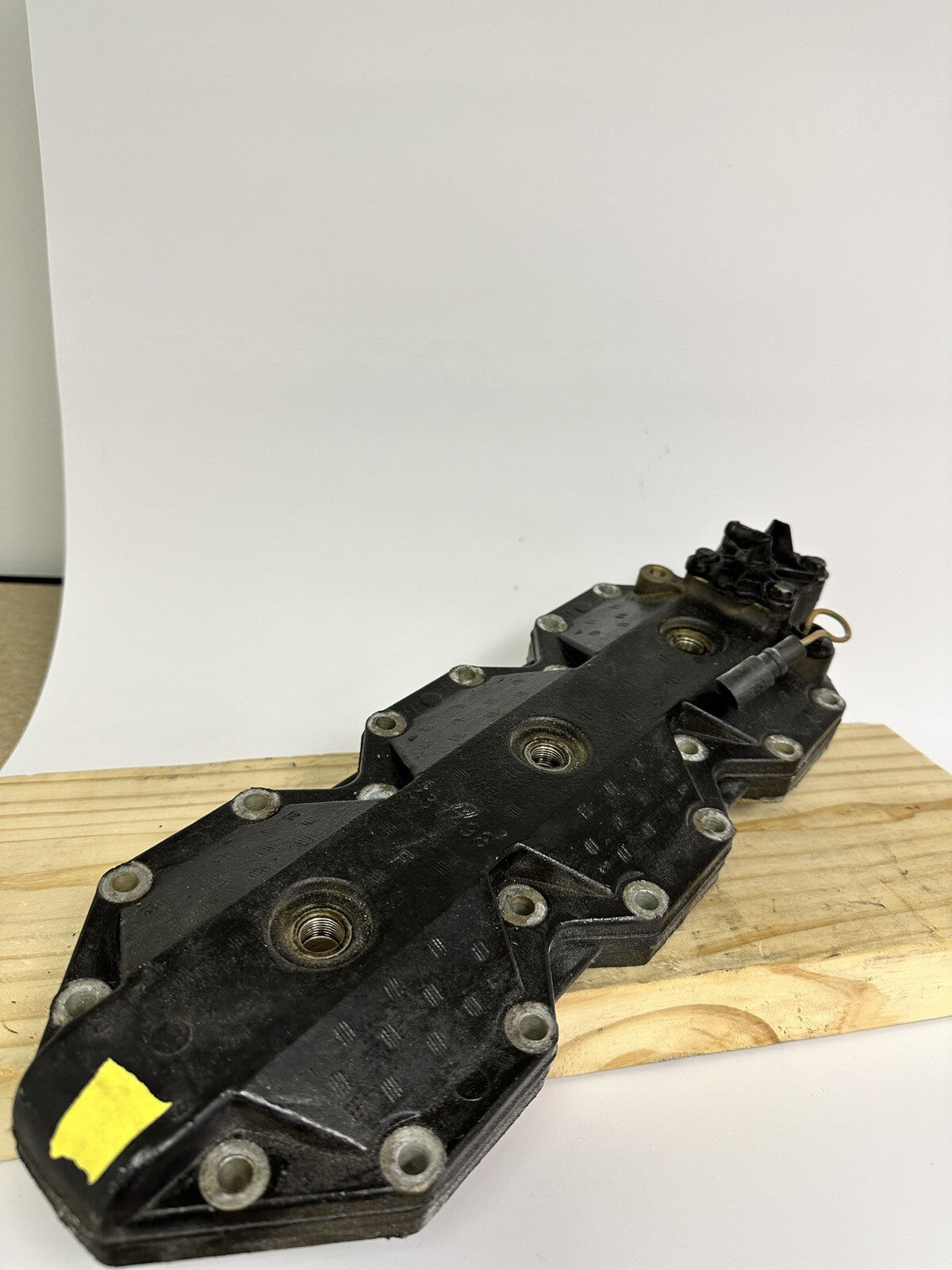 Johnson Evinrude 225 Cylinder Head